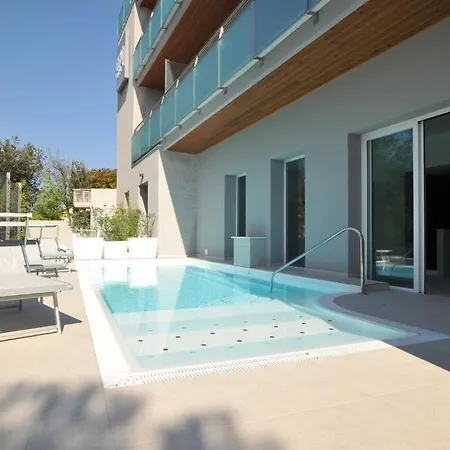 Hotel My 4*